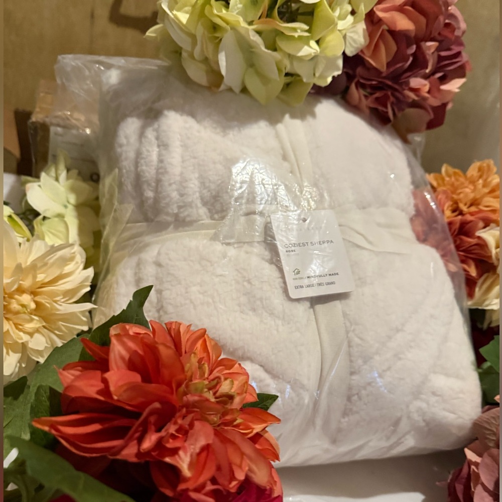 New Pottery Barn Super Soft Coziest Sherpa Hooded Robe, XL, Ivory, Unisex